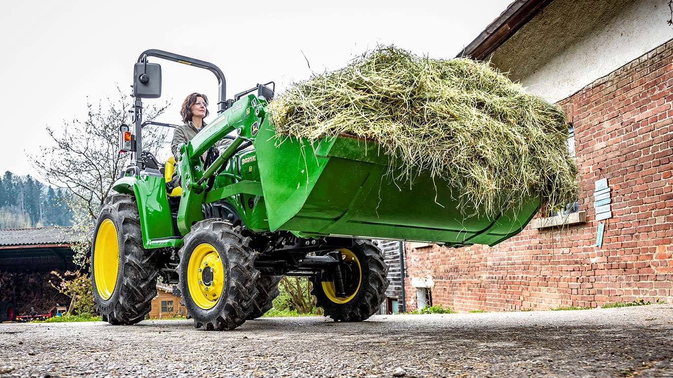 Kompaktni gospodarski traktor s utovarivačem 300E