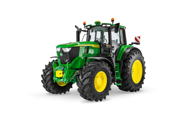 Studijska slika traktora John Deere 6M 220 na kojoj se prikazuju velike stražnje gume i moderan dizajn kabine