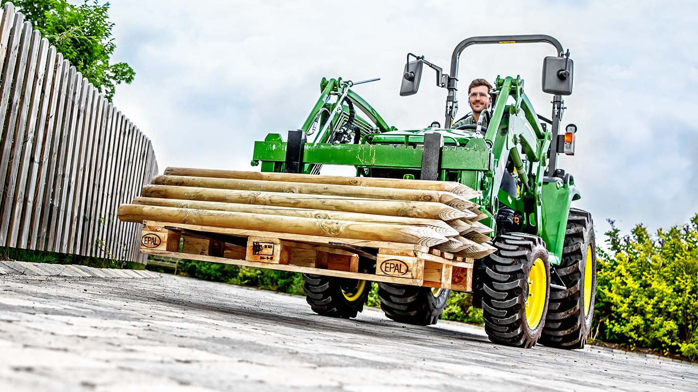 Kompaktni univerzalni traktor s utovarivačem 300E MSL